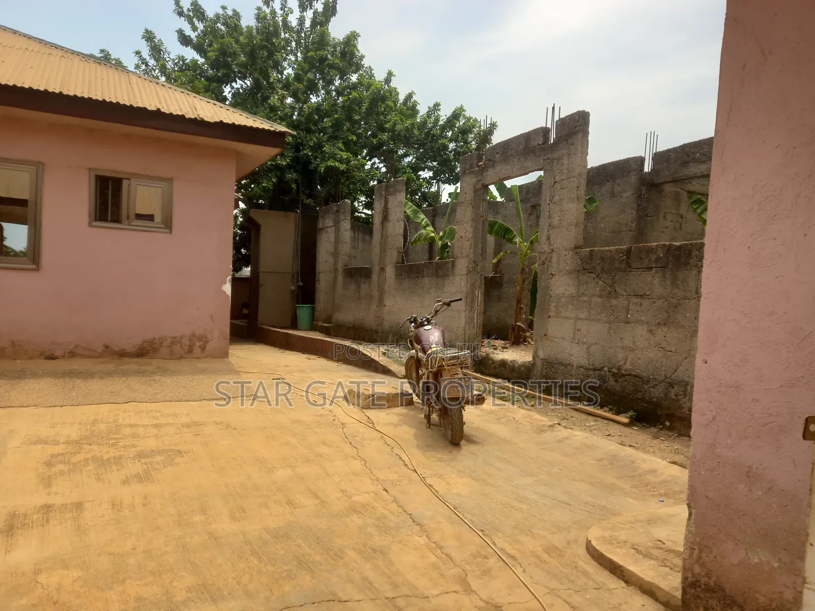 12 Bedrooms Guest House / Hotel for Sale ( Adesina)