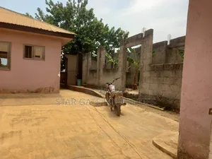 12 Bedrooms Guest House / Hotel for Sale ( Adesina)