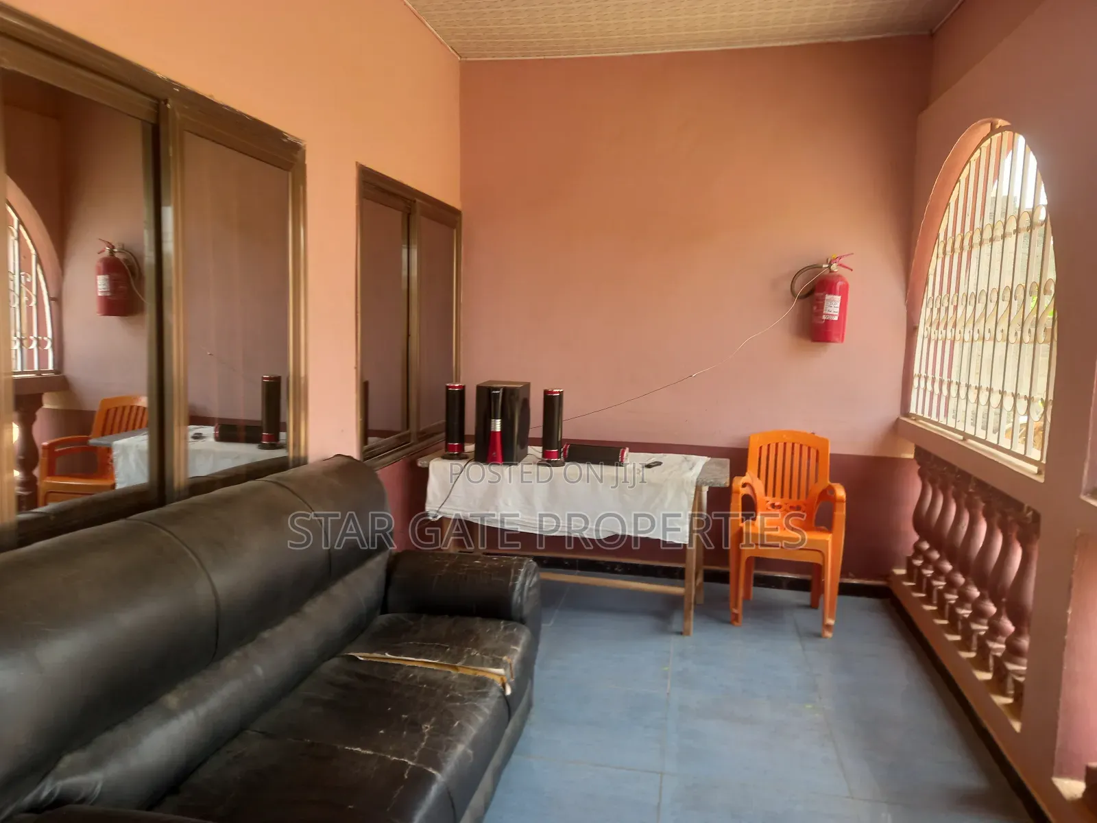 12 Bedrooms Guest House / Hotel for Sale ( Adesina)