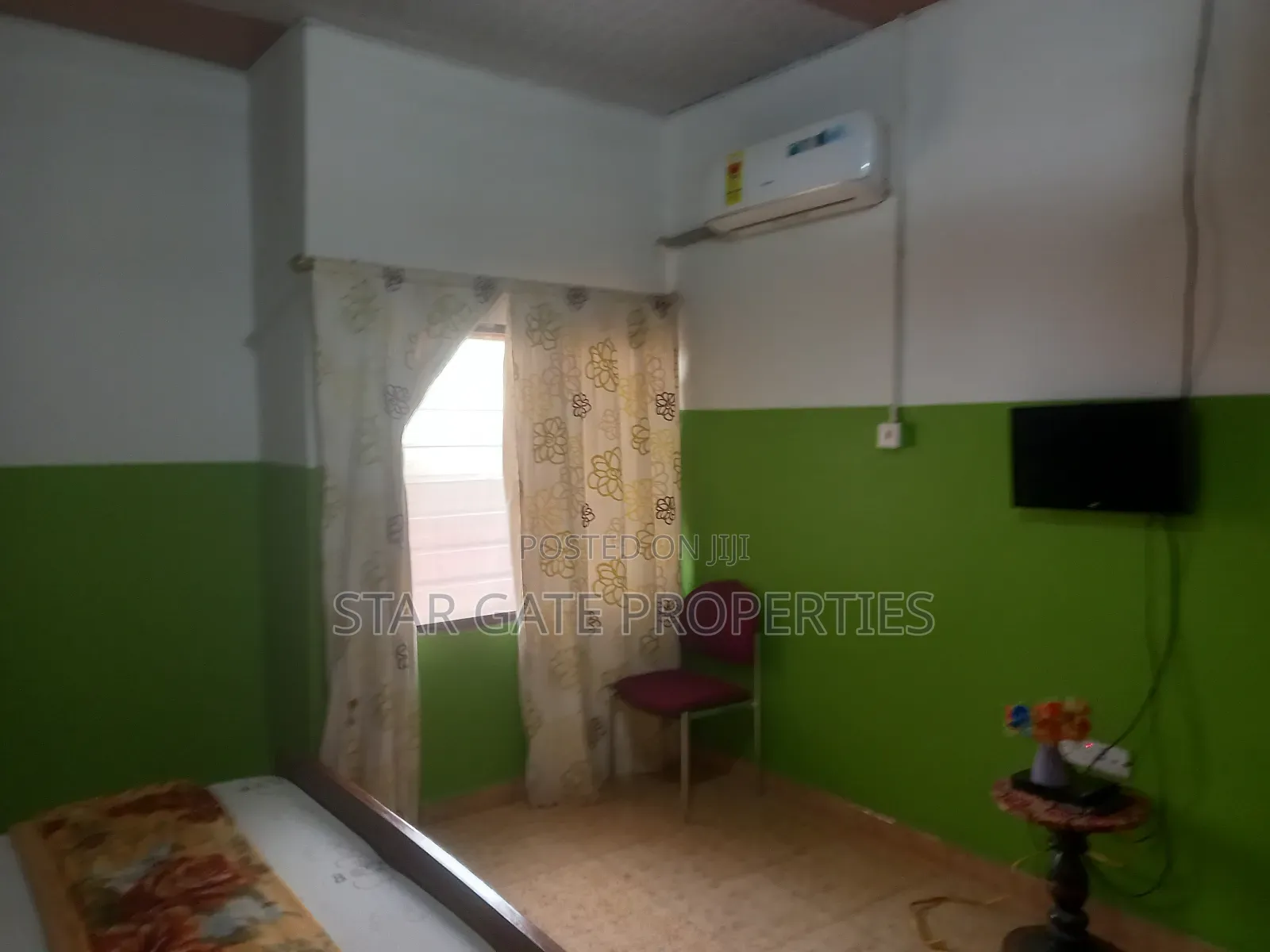 12 Bedrooms Guest House / Hotel for Sale ( Adesina)