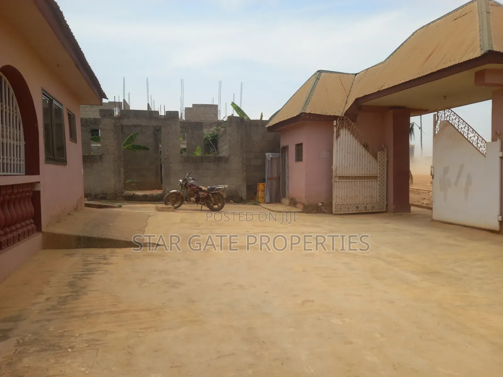 12 Bedrooms Guest House / Hotel for Sale ( Adesina)