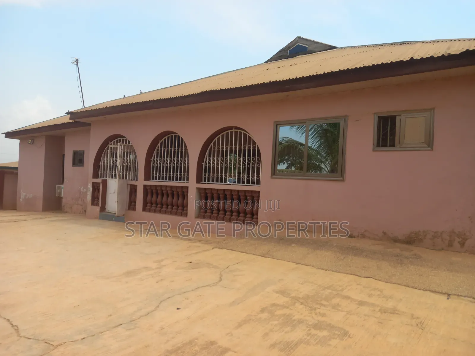 12 Bedrooms Guest House / Hotel for Sale ( Adesina)