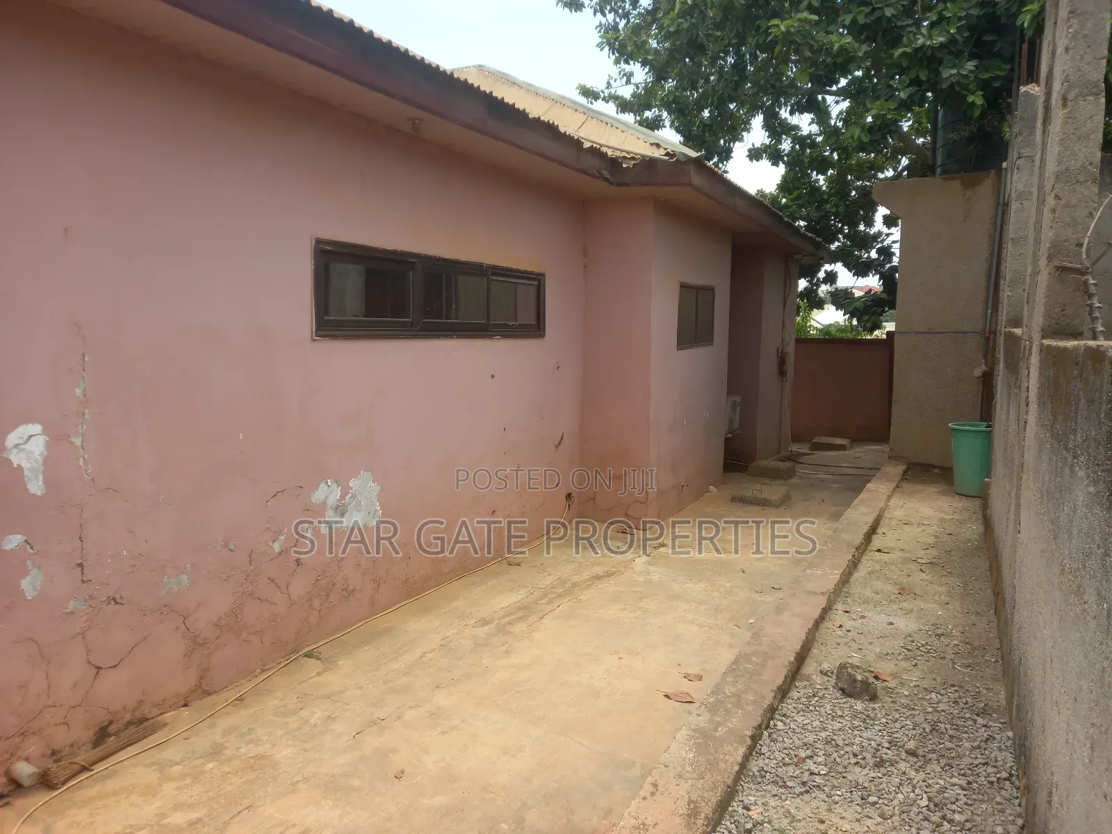 12 Bedrooms Guest House / Hotel for Sale ( Adesina)