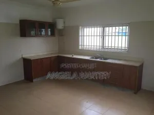 4bdrm House in Community 22, Tema Metropolitan for sale