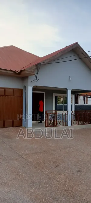 3bdrm House in 3 Bedroom Self, Ashomang Estate for rent