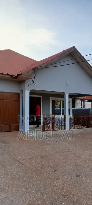 3bdrm House in 3 Bedroom Self, Ashomang Estate for rent