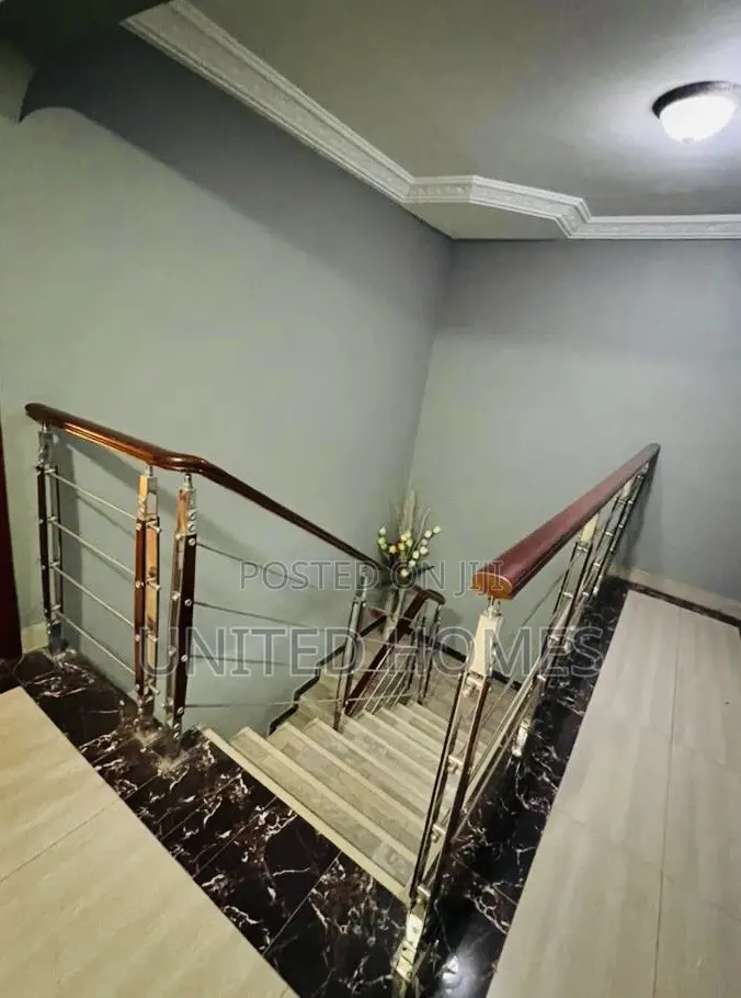5bdrm House in Weija for sale