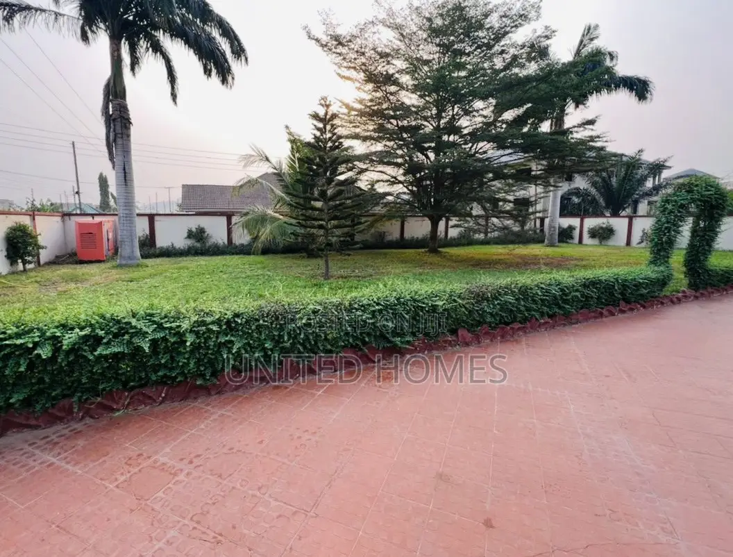 5bdrm House in Weija for sale