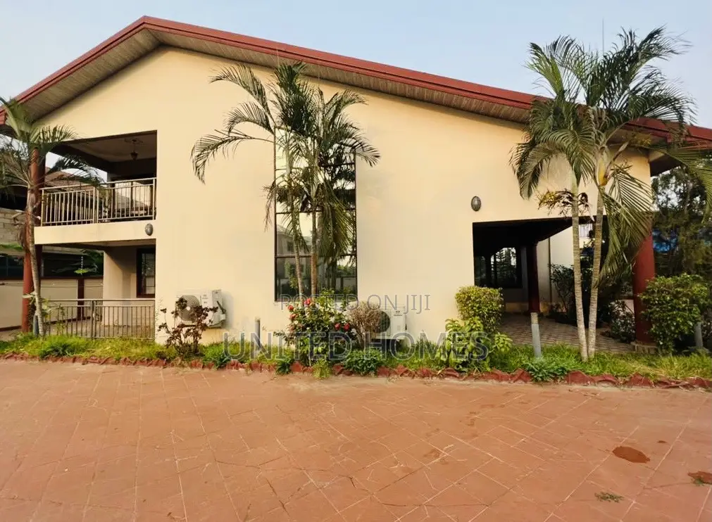 5bdrm House in Weija for sale