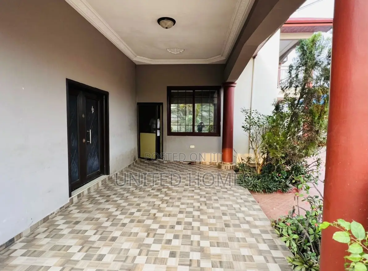 5bdrm House in Weija for sale