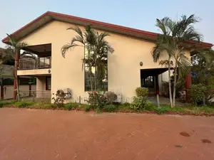 5bdrm Mansion in Skm, Weija for sale