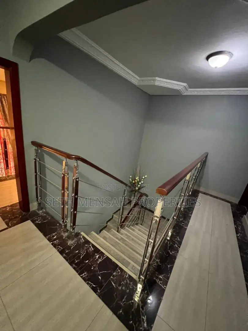 5bdrm Mansion in Skm, Weija for sale