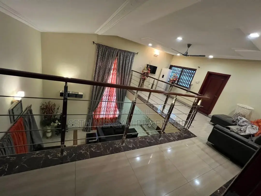 5bdrm Mansion in Skm, Weija for sale