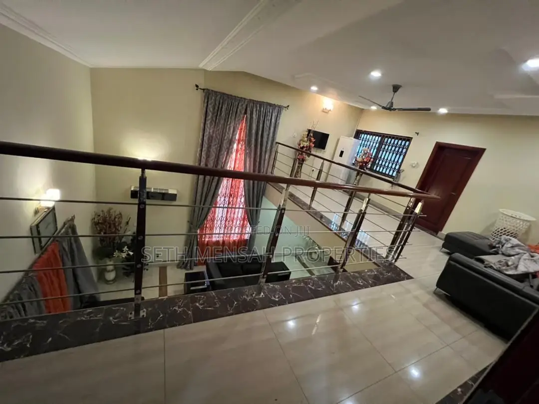 5bdrm Mansion in Skm, Weija for sale
