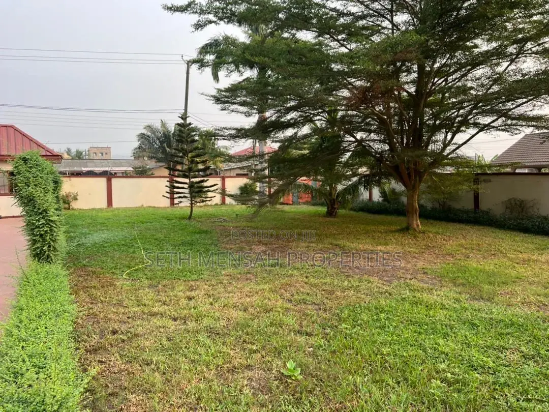 5bdrm Mansion in Skm, Weija for sale