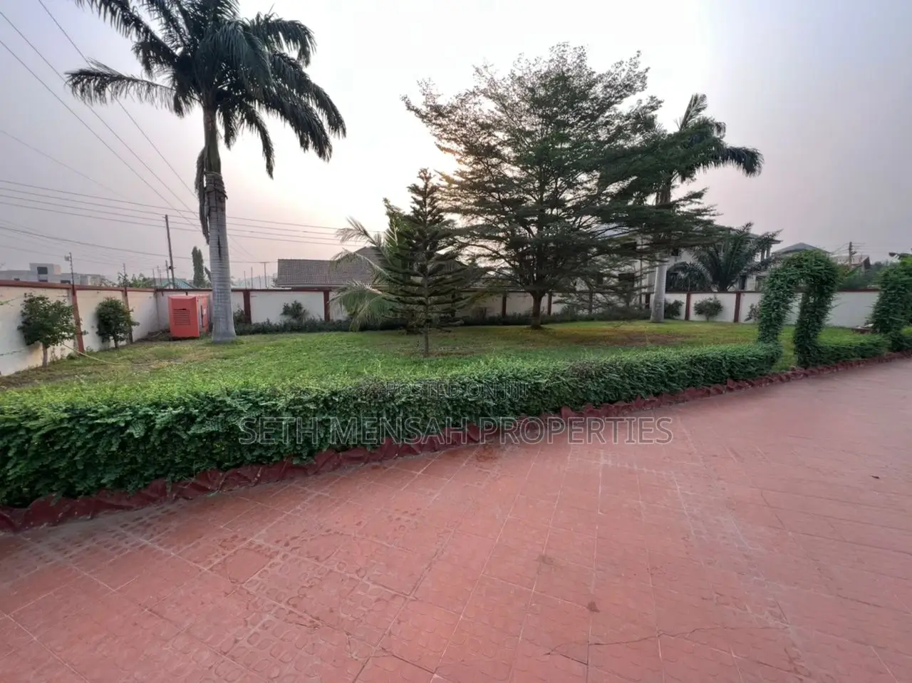 5bdrm Mansion in Skm, Weija for sale