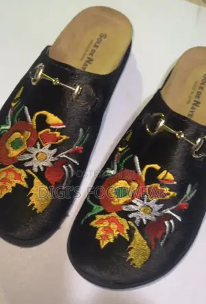 Black Velvel Embroidery Half Shoe Berk
