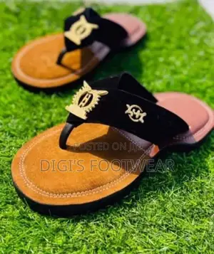 Black ‘Oheneba’ Suede With Yellow Inside Chawchaw or Ahenema