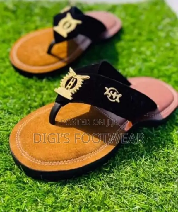 Black ‘Oheneba’ Suede With Yellow Inside Chawchaw or Ahenema