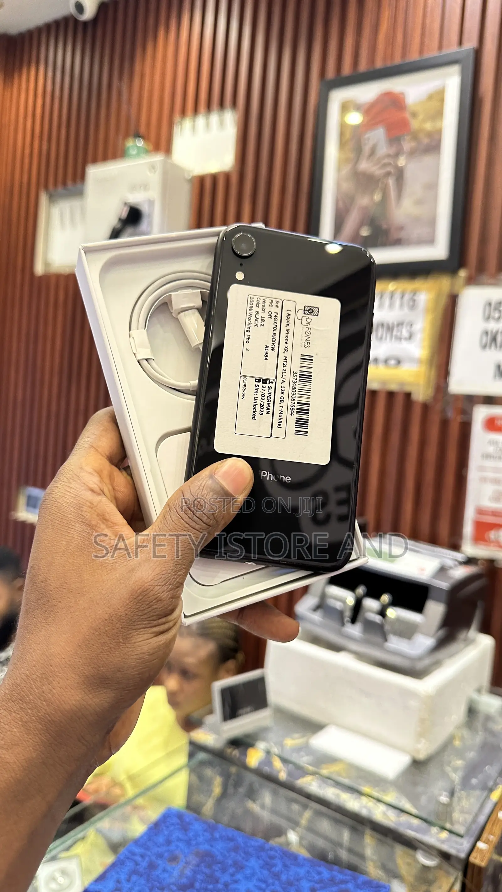 New Apple iPhone XR 128 GB Black
