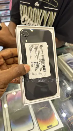 New Apple iPhone XR 128 GB Black