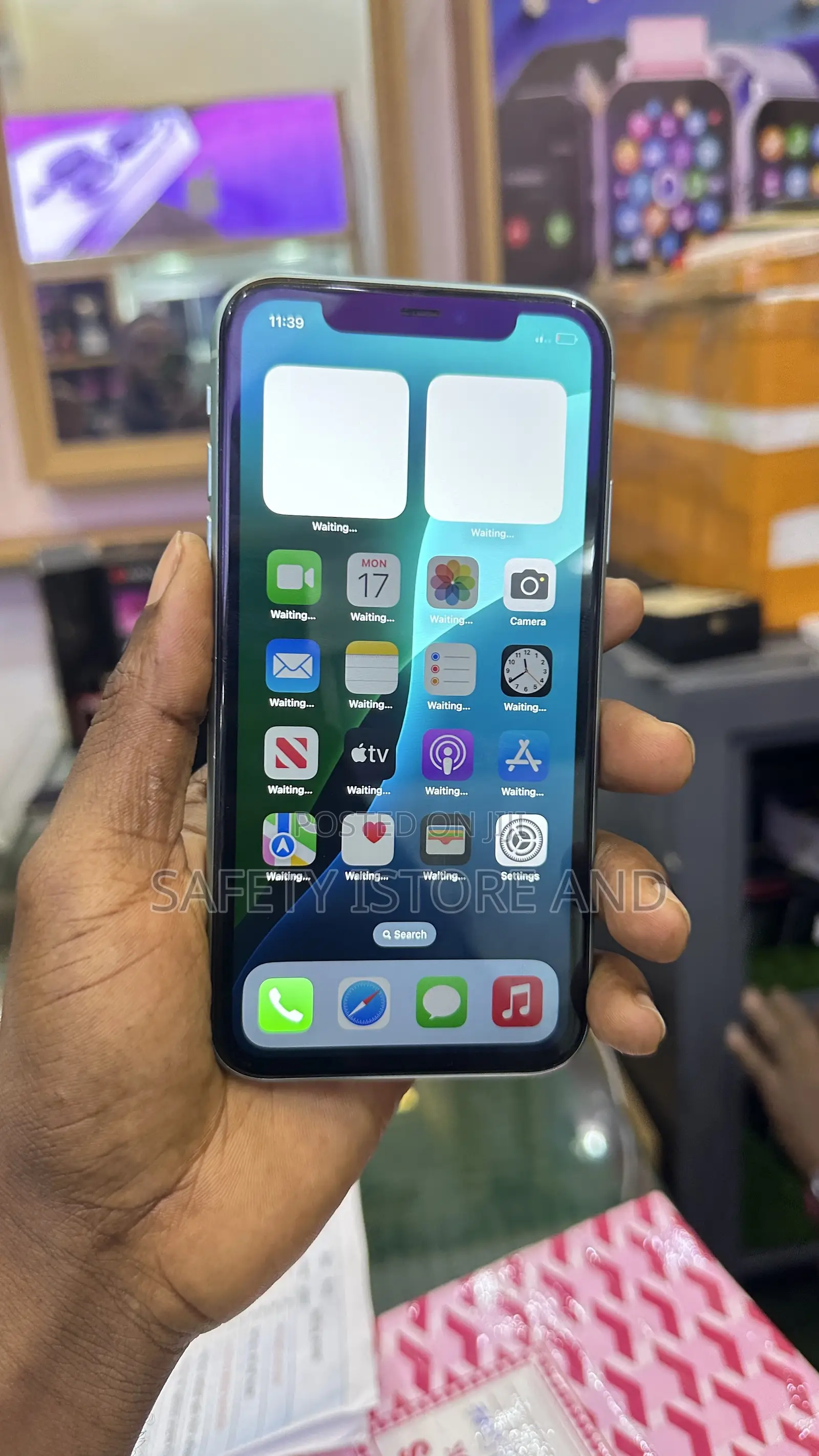 New Apple iPhone 11 64 GB Green