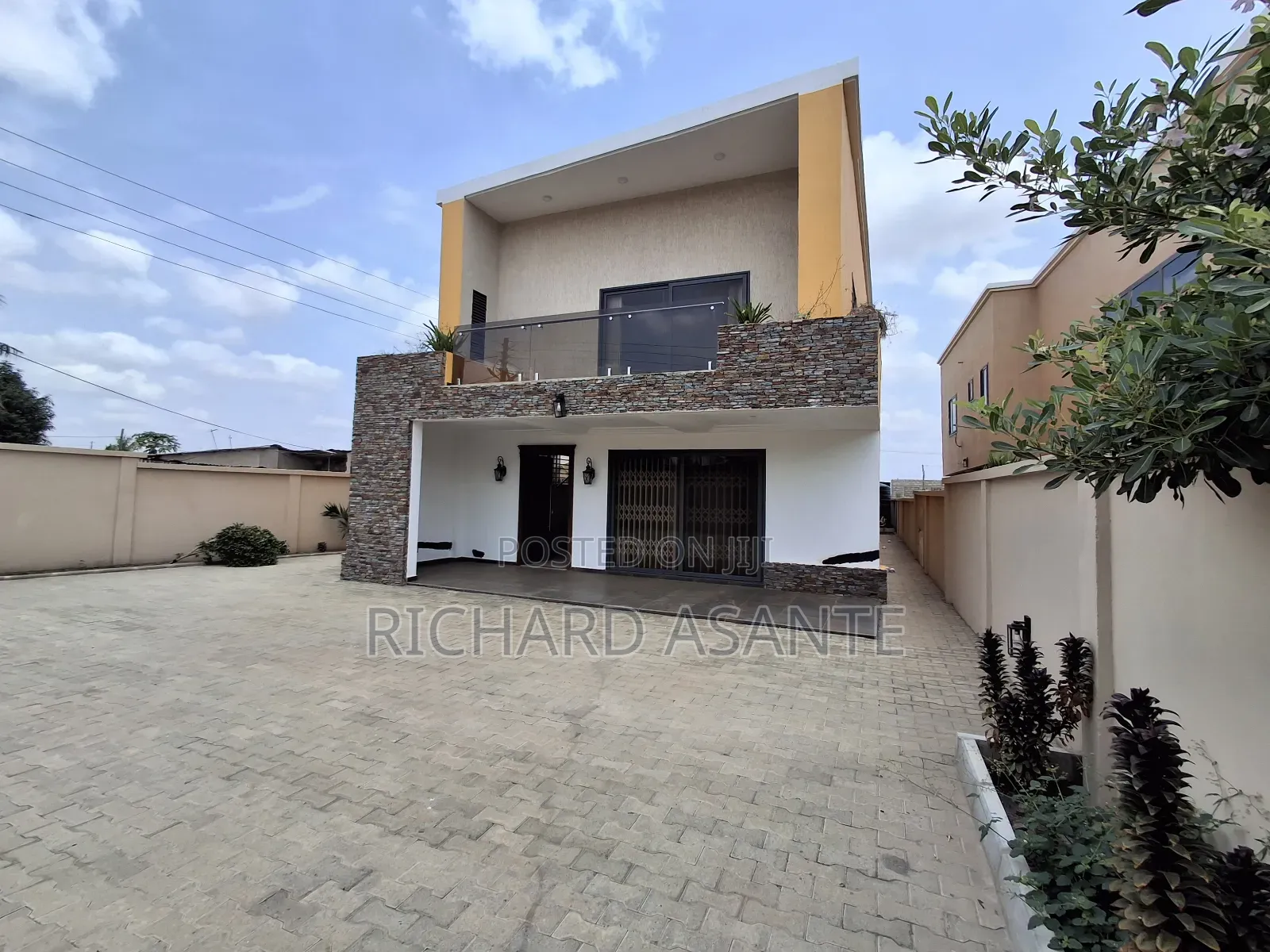 4bdrm Duplex in Crystal Homes, Ashaley Botwe for sale