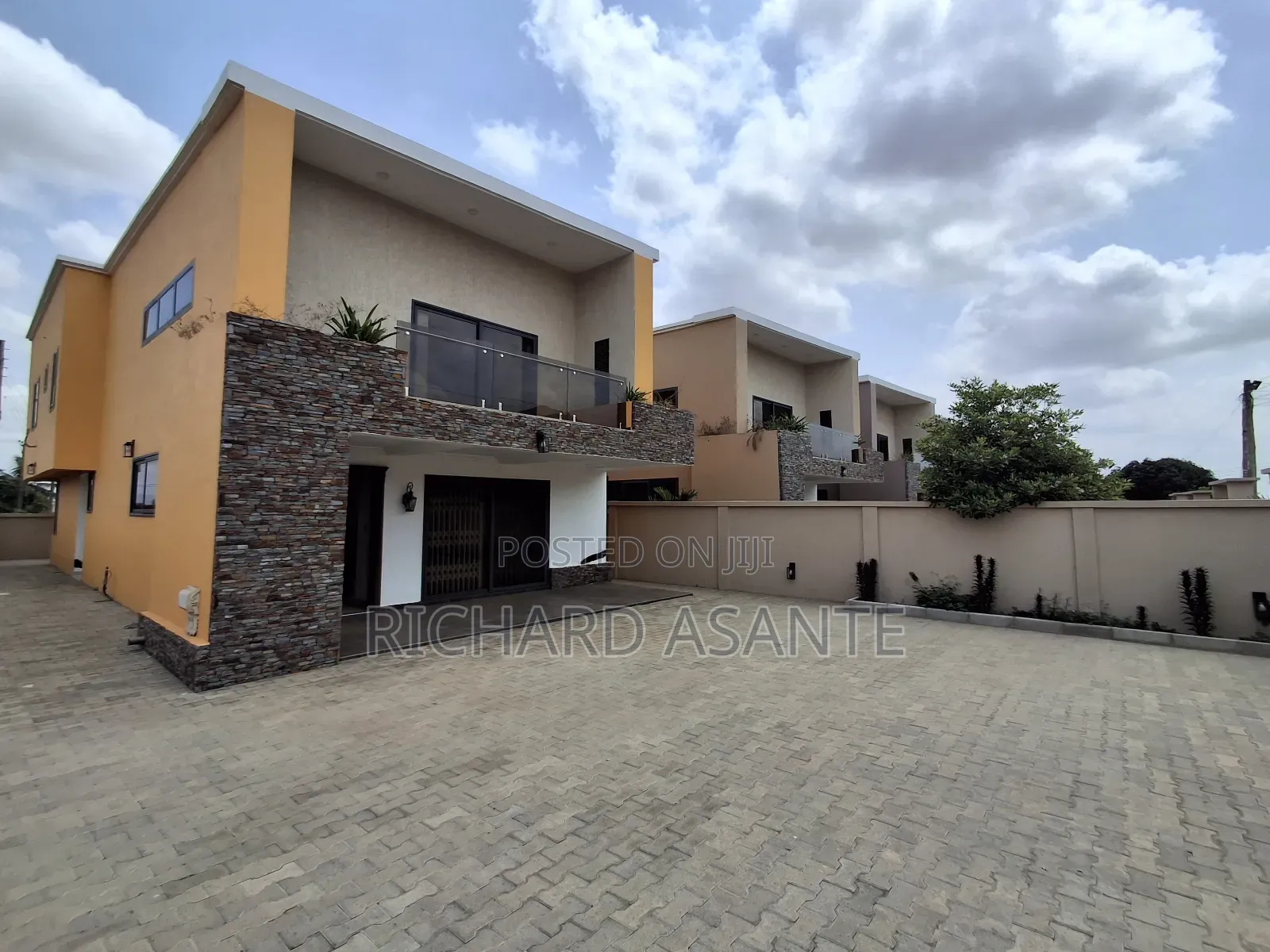 4bdrm Duplex in Crystal Homes, Ashaley Botwe for sale