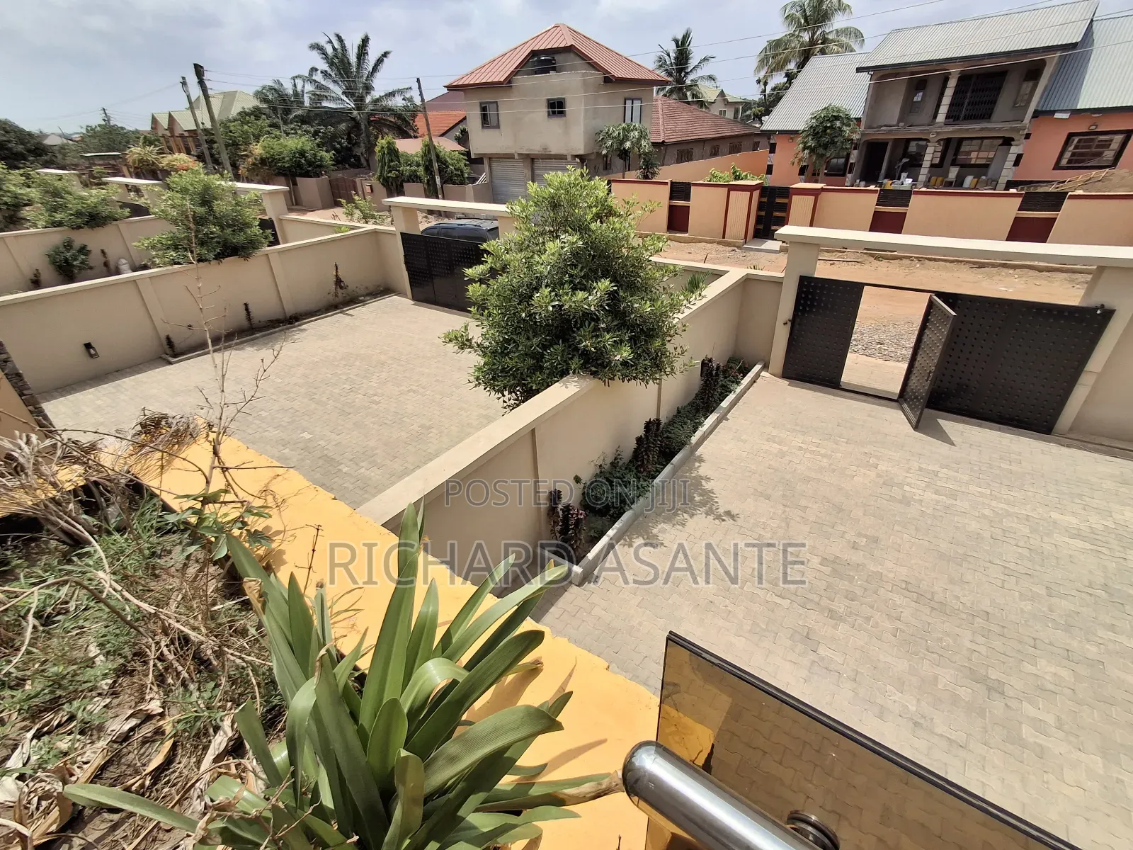 4bdrm Duplex in Crystal Homes, Ashaley Botwe for sale