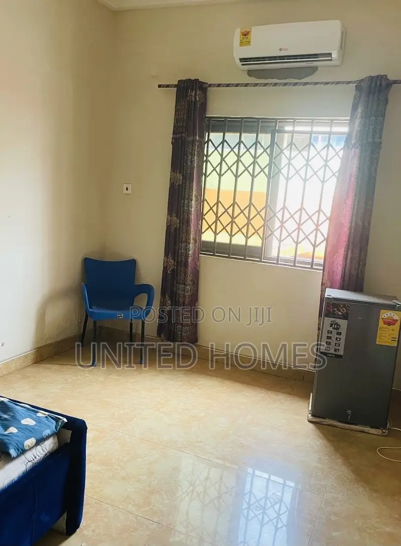 20bdrm Mansion in Achimota for sale