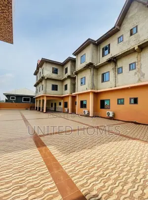 20bdrm Mansion in Achimota for sale
