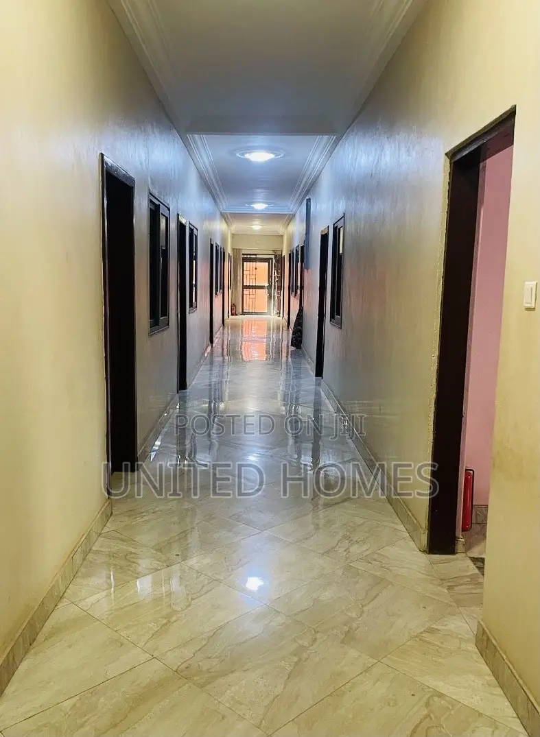 20bdrm Mansion in Achimota for sale