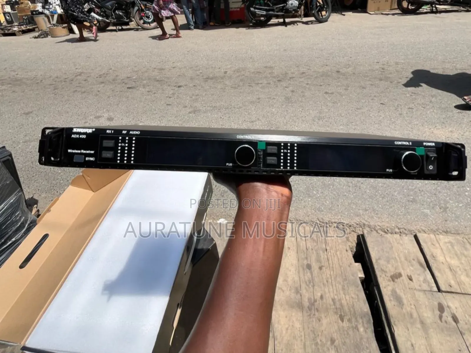 Shure Adx400 Axient Digital Two-Channel Wireless Microphone
