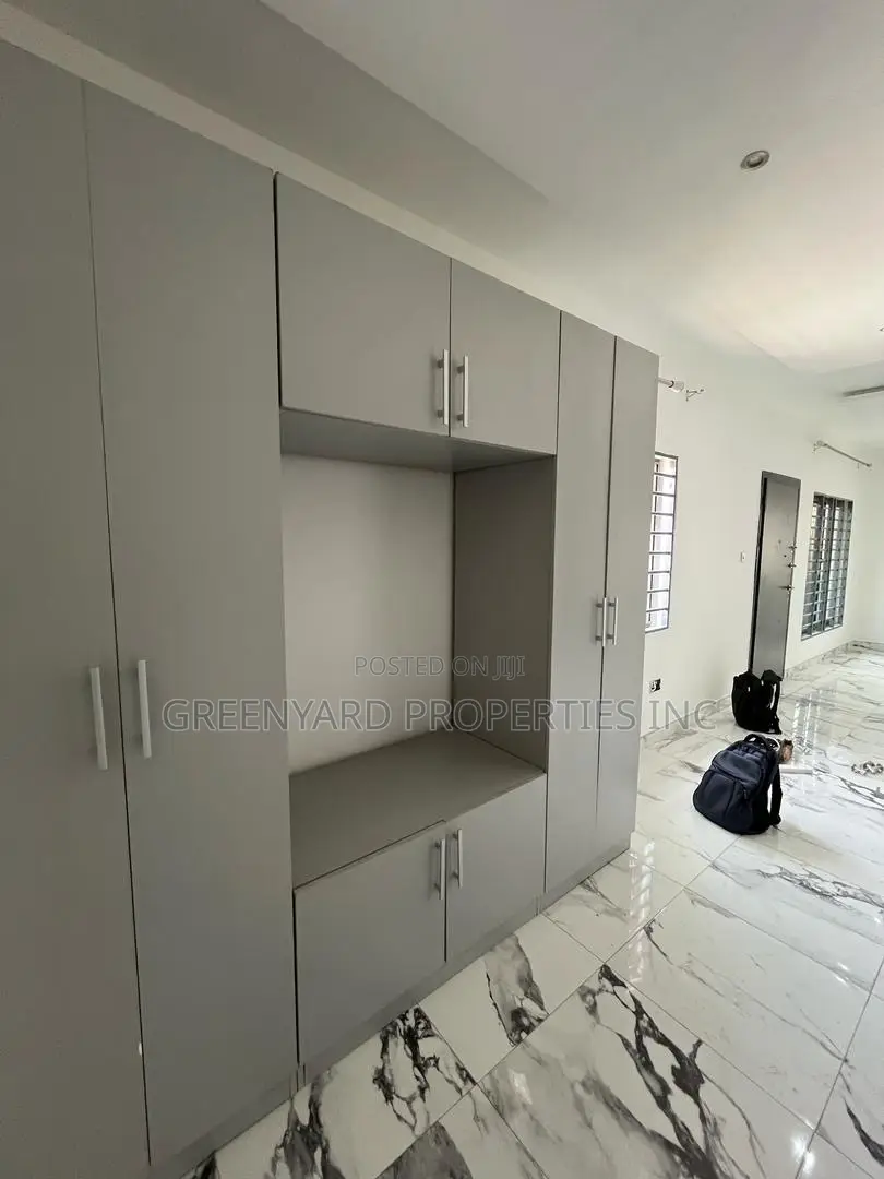 5bdrm House in American House, East Legon for rent