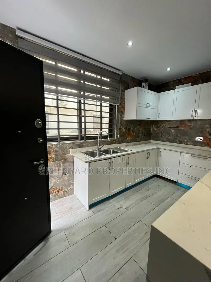 5bdrm House in American House, East Legon for rent