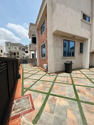 5bdrm House in American House, East Legon for rent