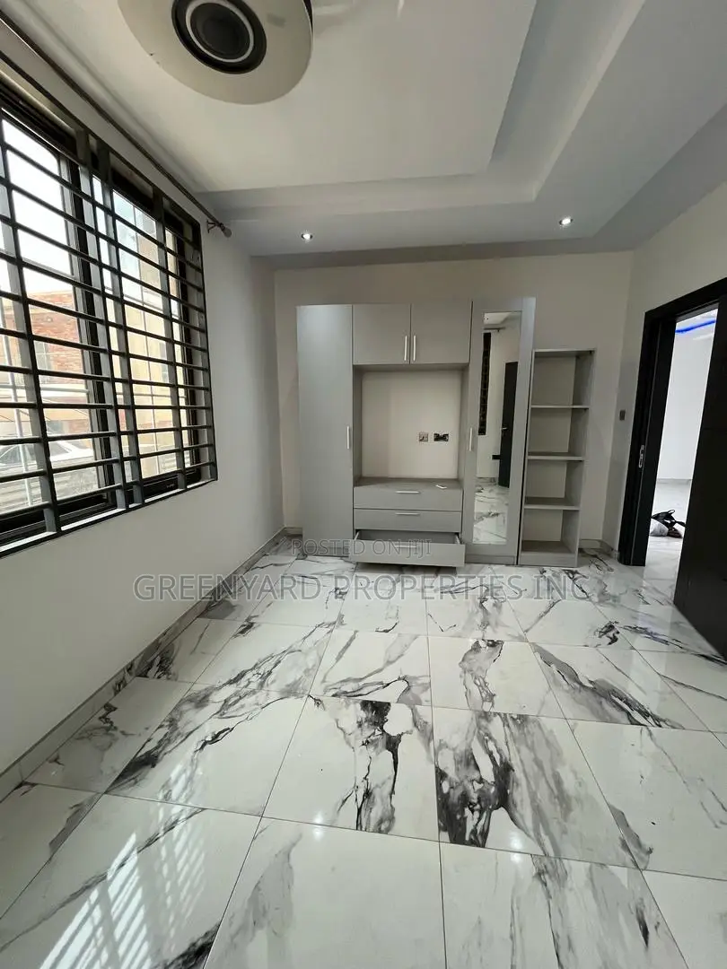5bdrm House in American House, East Legon for rent