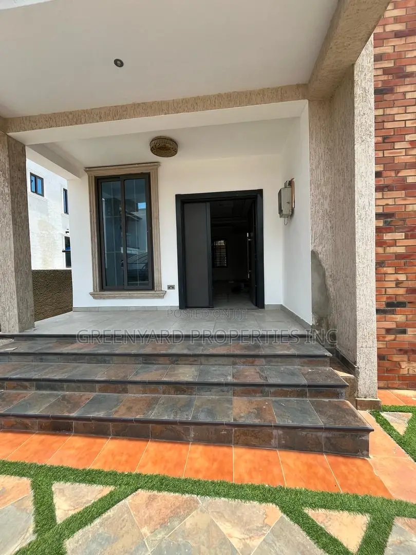 5bdrm House in American House, East Legon for rent