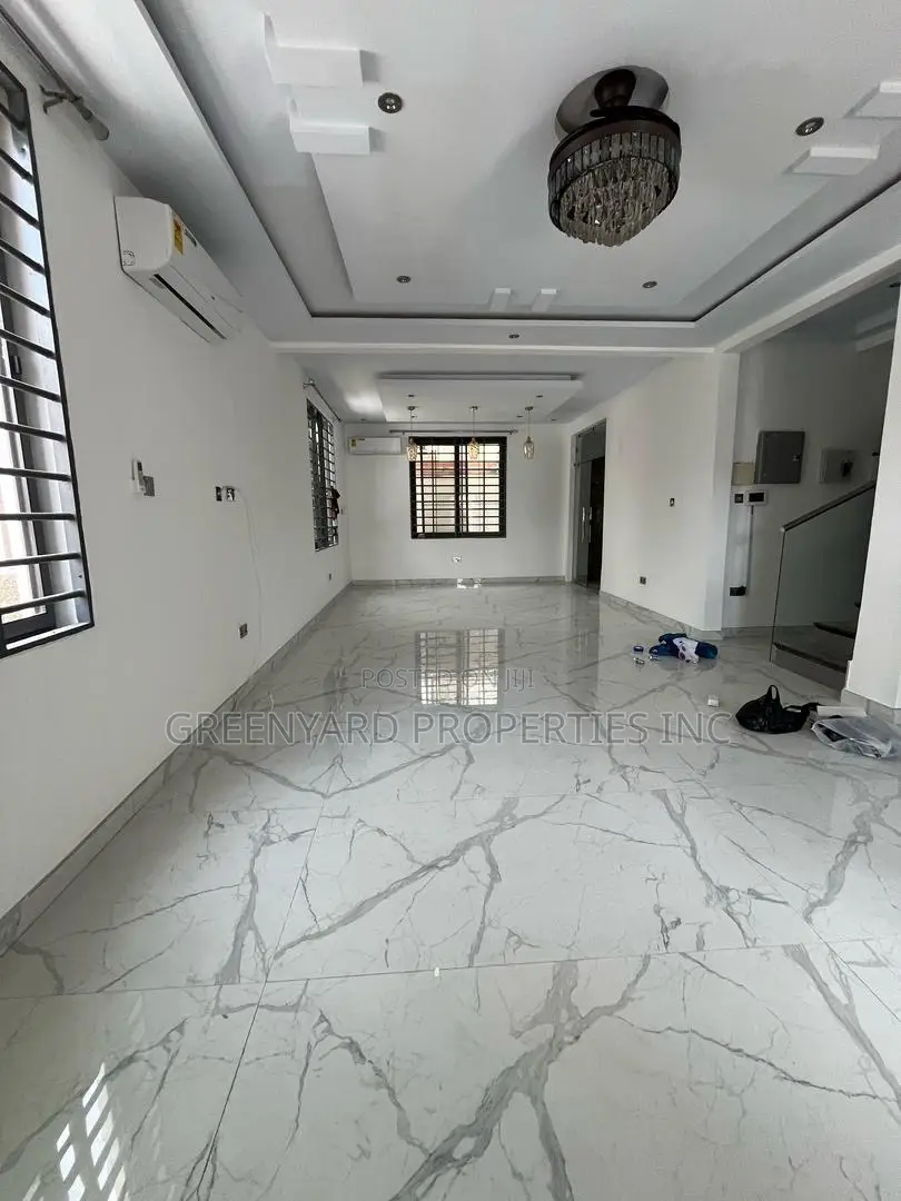 5bdrm House in American House, East Legon for rent