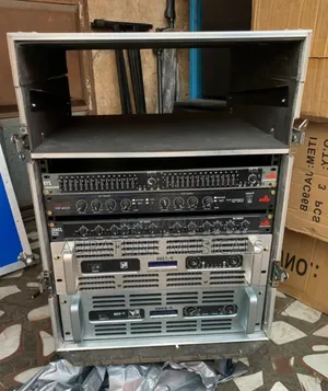 Evp 8pieces of Line Array Speakers With a Pair of Bass Rac