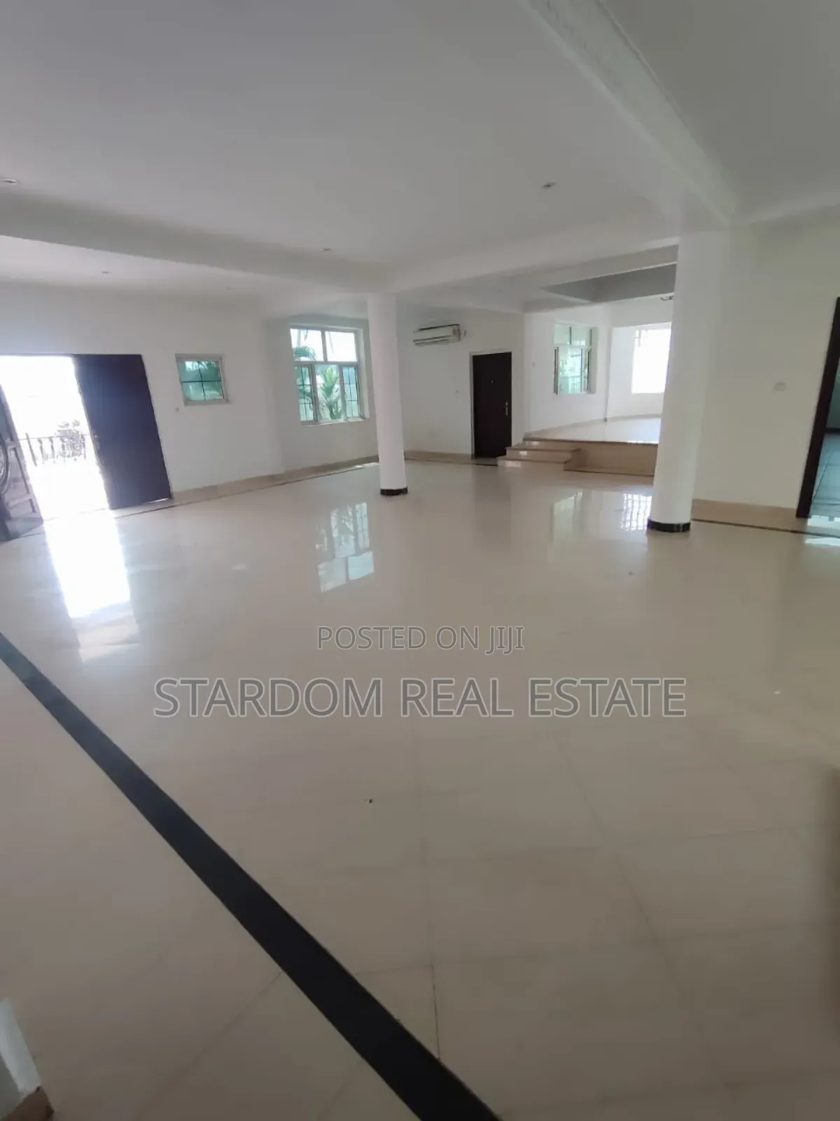 6bdrm Mansion in East Legon, A&C Mall Area for rent