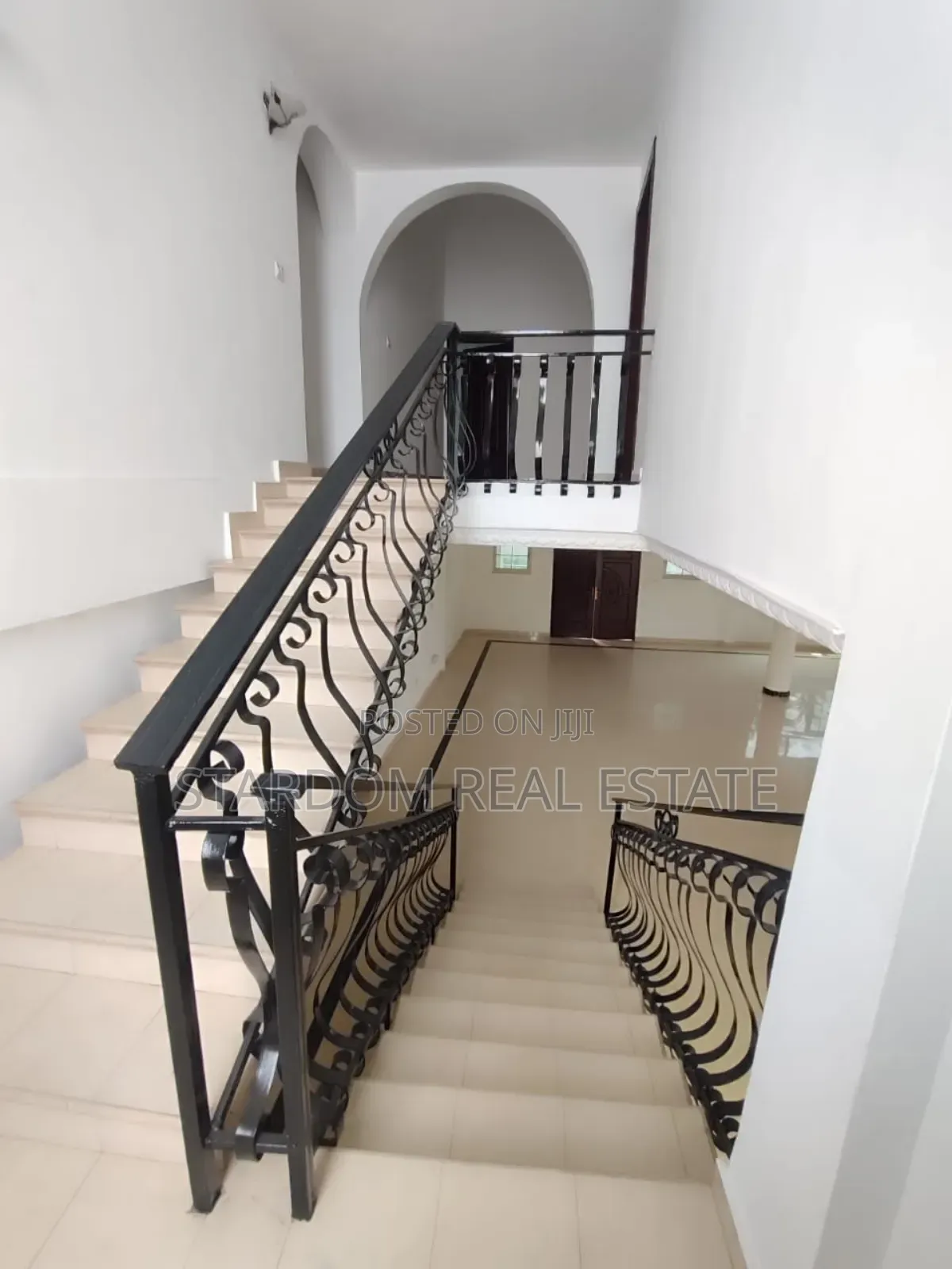 6bdrm Mansion in East Legon, A&C Mall Area for rent