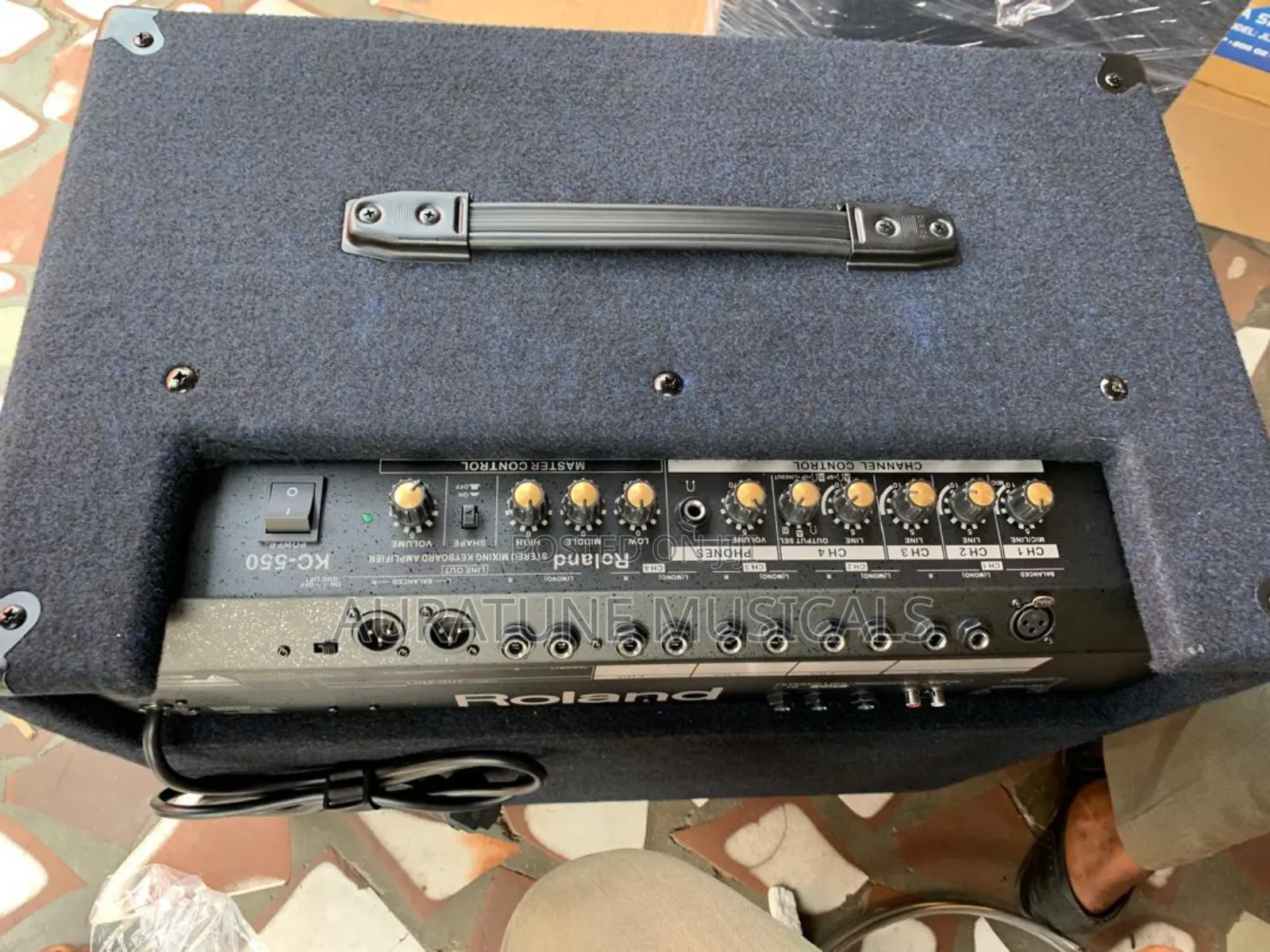 Roland Kc-550 Keyboard Combo