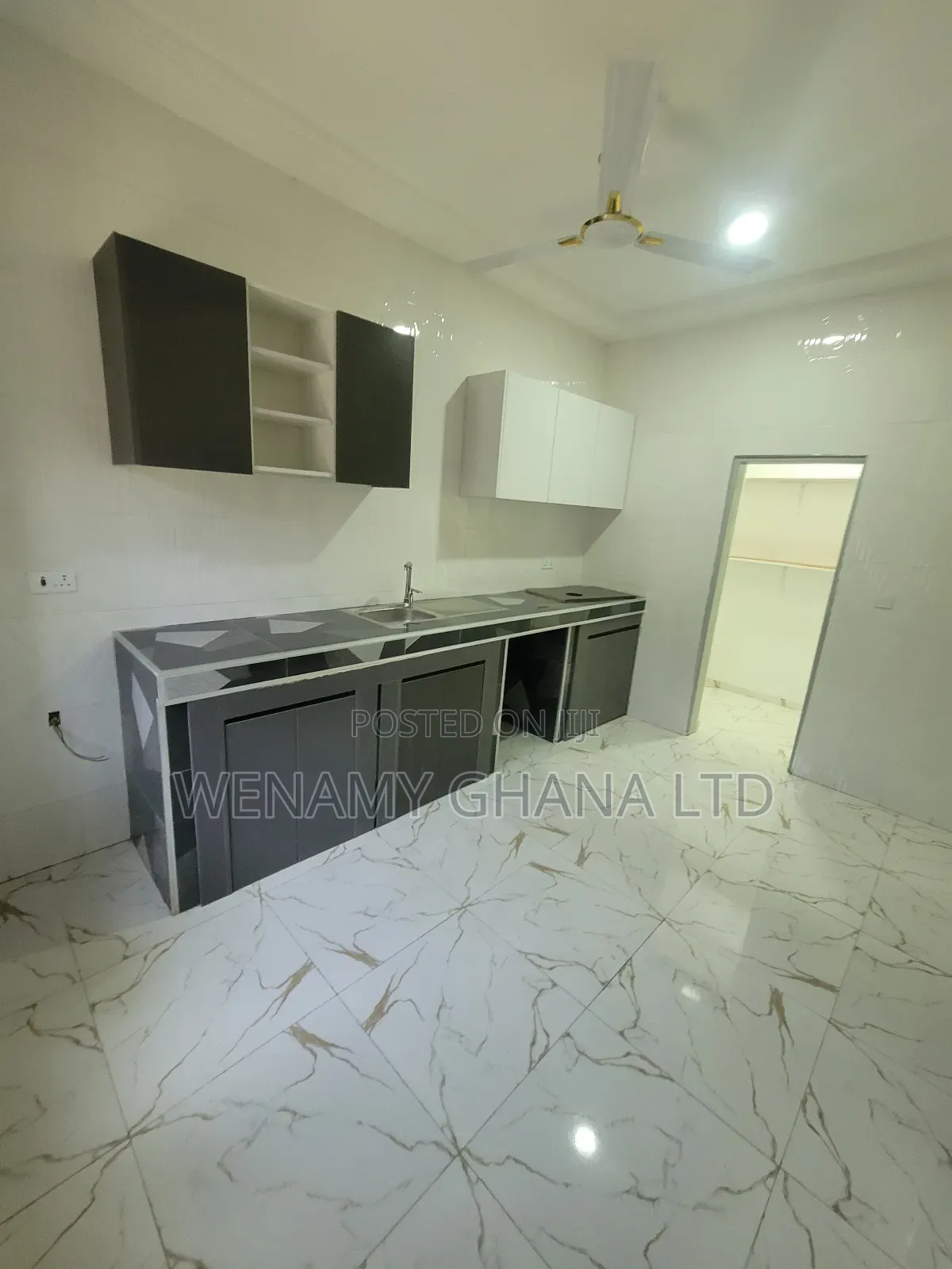 2bdrm Apartment in Communiy 25, Tema Metropolitan for rent