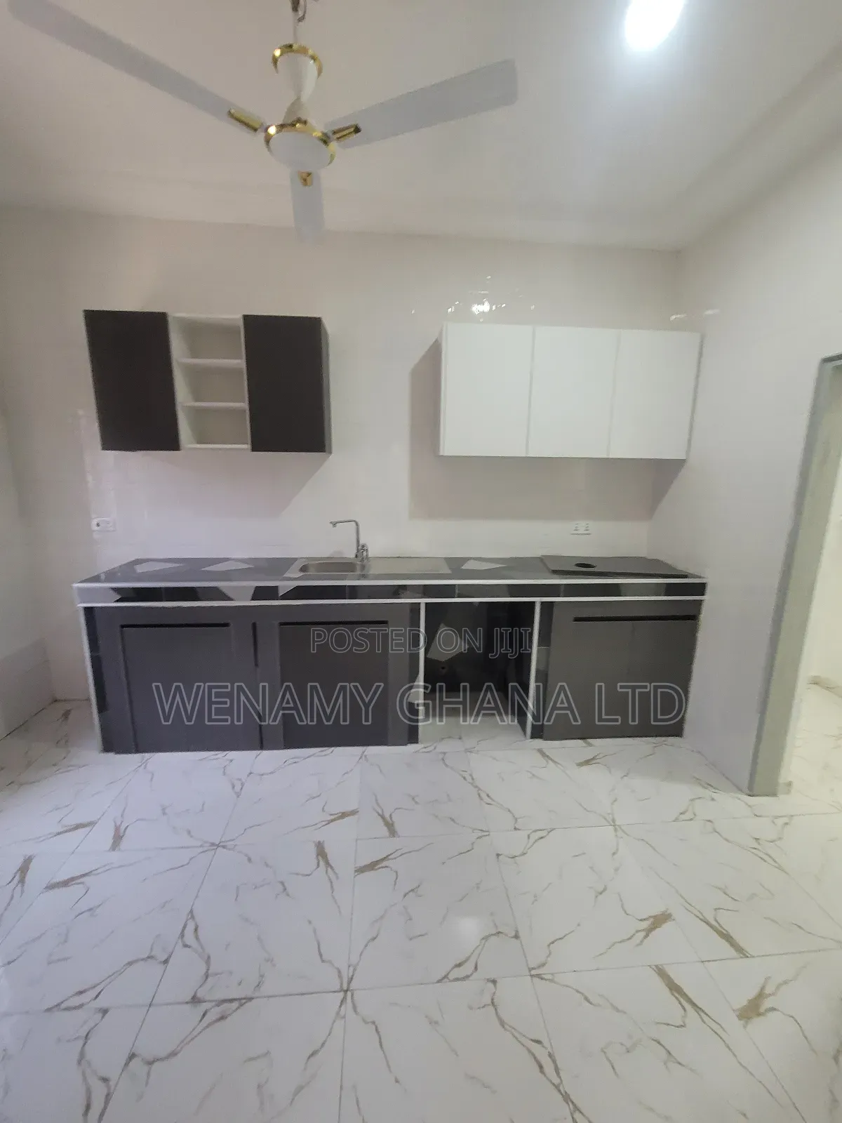 2bdrm Apartment in Communiy 25, Tema Metropolitan for rent