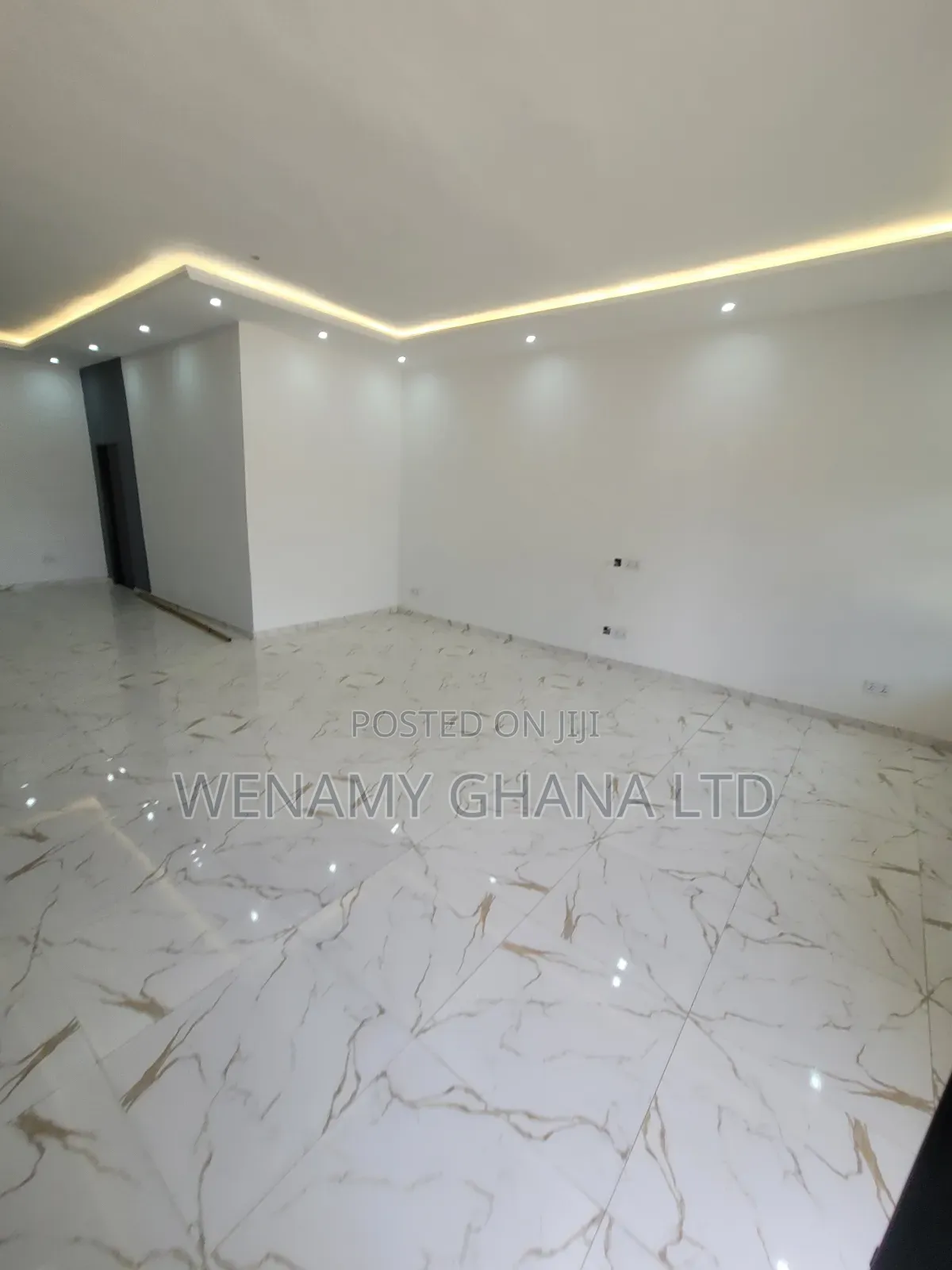 2bdrm Apartment in Communiy 25, Tema Metropolitan for rent