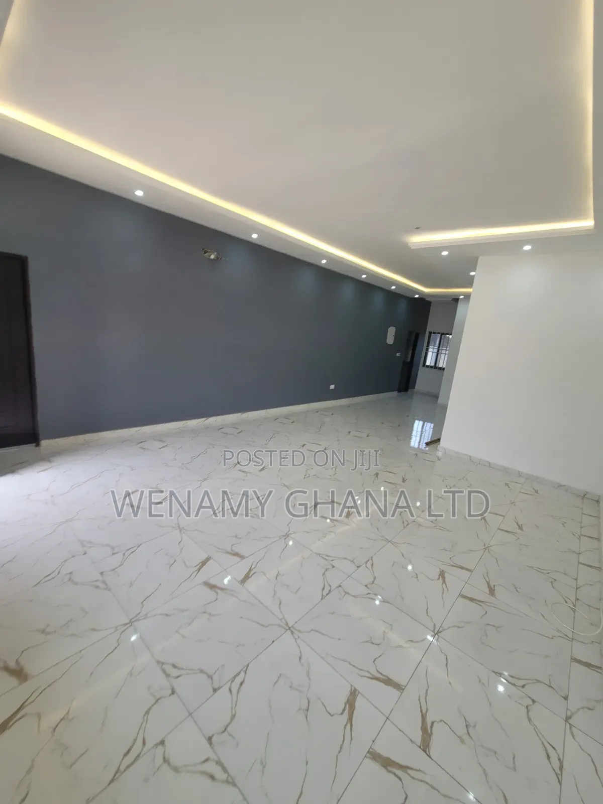 2bdrm Apartment in Communiy 25, Tema Metropolitan for rent