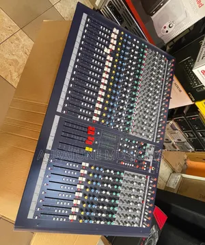 Soundcraft Lx9 24-Channel Analog Mixing Console