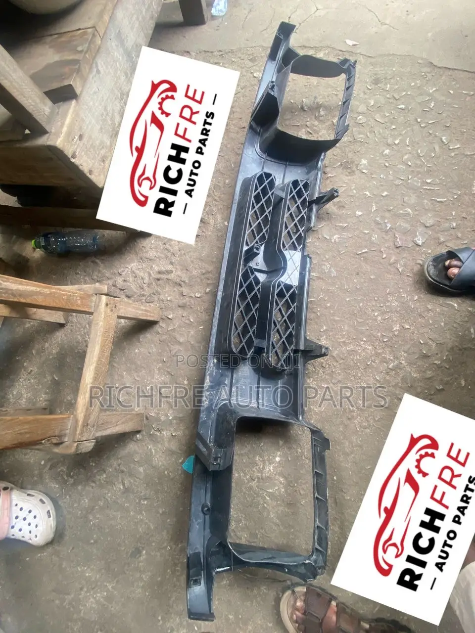 Nissan Xterra Front Shells, Grille