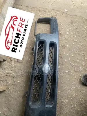 Nissan Xterra Front Shells, Grille
